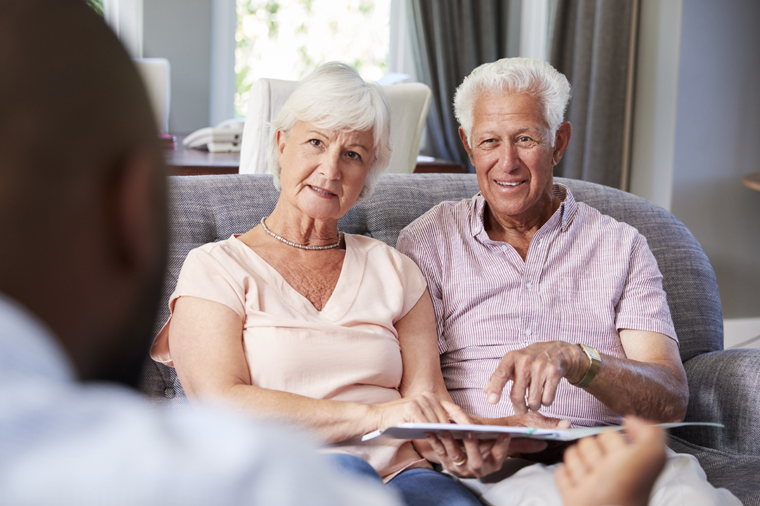 resize-happy-senior-couple-taking-financial-advice-at-hn35emk.jpg resize-happy-senior-couple-taking-financial-advice-at-hn35emk.jpg